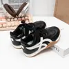 Zapatos para niñas 2026 otoño nuevo zapatillas deportivas infantiles casuales ligeras para niñas moda rojo zapatos de entrenamiento alemanes