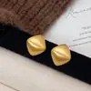 Pendientes de triángulo plateados tridimensionales combinables sin agujero en la oreja temperamento diario alta calidad para ir al trabajo retro nicho combinable