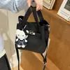 2026 Nuevo Bolso Cubo de Piel Sintética Suave Estilo Coreano con Patrón de Lichi, Bolso de Mano y Bolso Cruzado para Mujer, Bolso de Viaje Moderno y Versátil