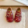 Sapatos Mary Jane Femininos de Couro Pequeno com Tira Dupla e Biqueira Plissada Fivela de Laço Solado Macio Cano Baixo Sapatos de Princesa Cor Única Três Cores
