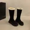Botas curtas de pelúcia de algodão espessado para aumentar a altura, novo estilo retrô de pelúcia com sola grossa, botas de neve quentes para mulheres, inverno 2026