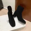 Botas finas estilosas estilo europeu de 5,5 cm, novo modelo outono e inverno 2026, bico redondo, salto grosso, zíper traseiro, botinhas de salto alto