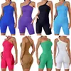 Conjunto de yoga de una pieza cruzado de un solo hombro para mujer, acanalado de alta elasticidad, tacto nude, shorts de cinco puntos, ropa deportiva todo en uno moldeadora para fitness