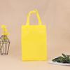 Bolsa de tela no tejida al por mayor de punto película en blanco Prensado en caliente bolso tridimensional plegable bolsa de embalaje de ropa se puede imprimir logo