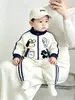 Traje Deportivo Casual para Niños Primavera y Otoño Bebé Oso Pequeño Pantalones con Felpa Juego de Dos Piezas Ropa de Otoño de Dibujos Animados para Niños