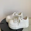 Zapatos Blancos de Suela Gruesa para Aumentar la Altura de Personas Bajas Zapatos de Mujer 2026 Nuevos Zapatos de Plataforma de Caña Baja para Combinar con Faldas
