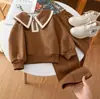 Estilo Coreano Outono Nova Moda Feminina Elegante Moletom com Gola Grande de Manga Longa e Calça Flare Conjunto Casual de Duas Peças