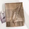 Bufanda Estampada a Rayas Estilo Callejero Europeo y Americano Cachemira Sintética Moda Caliente Bufanda para el Cuello Atmosférica Otoño e Invierno Chal para Exteriores para Mujer