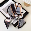 Lenço de seda pequeno para primavera e verão feminino estilo coreano longo versátil decorativo quente de seda floral lenço de presente fabricantes de lenços