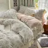 Juego de ropa de cama de cuatro piezas estilo princesa de encaje y terciopelo de leche, engrosado para otoño e invierno, incluye funda de edredón y sábana, y un juego de ropa de cama de tres piezas de vellón de coral