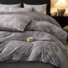 Juego de ropa de cama de cuatro piezas de algodón cepillado, algodón puro, estilo retro francés, adecuado para el dormitorio principal, incluye una sábana plana, una funda nórdica y una sábana bajera.