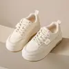 Nuevas Zapatillas Blancas de Felpa de Punta Redonda de Moda para Mujer Otoño e Invierno 2025 Zapatos Casuales Deportivos Versátiles de Algodón Zapatillas Ins