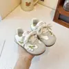 Zapatillas de entrenamiento alemanas para niños, nuevo estilo primavera y otoño 2026 con cierre de velcro, unisex, antideslizantes, de suela blanda, zapatos casuales, zapatos para caminar para bebé niña