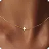 Colar Cruz Minimalista para Mulheres, Design de Nicho de Luxo Leve, Pingente Acessório de Corrente para Clavícula de Alta Qualidade Atacado