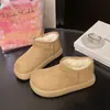 Botas de Neve de Cano Médio com Solado Grosso Femininas 2026 Inverno Acolchoado com Veludo Espesso Sapatos de Algodão Quentes Birkenstock Sapatos de Algodão Retrô Femininos