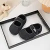 Zapatos de Peluche tipo Birkenstock para Niñas 2026 Otoño/Invierno Nuevo Estilo Niños Estilo Retro Zapatos Peludos Cálidos Niños Medianos y Grandes Estilo Coreano Zapatos de Algodón
