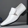 Otoño 2023 nuevo zapatos formales de cuero para hombre zapatos casuales blancos de punta fina estilo británico sin cordones 5755