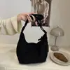 Bolsa Dumpling Feminina Transversal Grande Capacidade Bolsa para o Dia a Dia 2026 Nova Veludo Estilo Japonês Casual Versátil Bolsa de Ombro