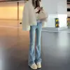Calça Jeans Flare com Forro de Fleece Azul Claro para Mulheres, Novo Estilo de Primavera, Corte Slim, Valoriza Pessoas Altas
