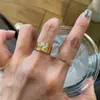 Impresionante anillo de diamantes vintage, diseño de nicho retro exquisito de lujo ligero con un toque de alta gama y artesanía intrincada