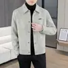 Chaqueta de hombre de alta gama para primavera y otoño 2026, nueva marca de moda con solapa y acabado de gamuza, adecuada para hombres jóvenes y de mediana edad