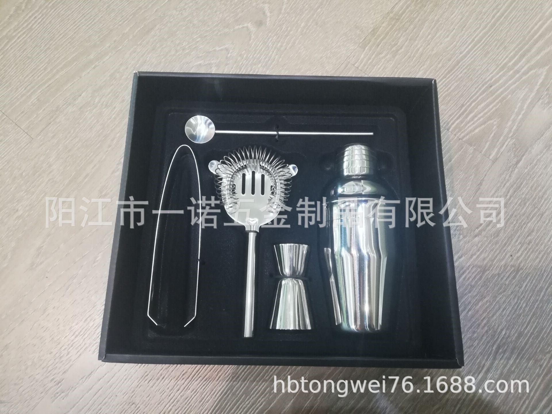 开调酒器蔡叶娟永康市欧亚达曾酒具我们配的量杯是1530ml的