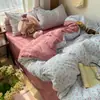 Nuevo modelo 2026 juego de ropa de cama de cuatro piezas de algodón lavado con diseño de jacquard teñido en hilo fresco y simple, adecuado para dormitorios de estudiantes y lavable a máquina