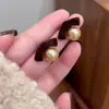 Pendientes de Terciopelo Marrón Color Café con Lazo y Perlas, Estilo Nuevo Otoño e Invierno, Inspirados en Chanel, Pendientes Elegantes y Únicos