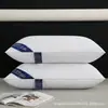 Almohada núcleo de hotel cinco estrellas al por mayor de fábrica protección de la columna cervical para ayudar a dormir B & B actividades de núcleo de almohada de hotel venderán regalos