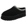 Novos Sapatos Preguiçosos Estilo 2025 com Solas Grossas, Sapatos de Lã, Tamanho Grande para Exterior Quentes, Chinelos de Algodão Femininos com Acabamento de Moda