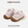 Zapatos de princesa para bebé niña, primeros pasos, nueva colección otoño 2026, antideslizantes, suela suave, parte superior de piel, diseño lindo con un lazo