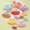 Dibujos animados creativos tridimensionales boca de salchicha ojos feos lindos accesorios hechos a mano de resina material de pinza de pelo de pegamento de crema de caca al por mayor