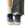 Tênis Casuais Retrô de Solado Grosso para Mulheres 2026 Novos Sapatos Brancos Versáteis para Mulheres com Design Único Sapatos de Pão Atacado
