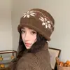 Gorro de punto jacquard con borde enrollado, para mujer, otoño e invierno, con un gran diseño de copo de nieve, diseño que cubre las orejas, adecuado para cabezas de mayor tamaño y que proporciona calor