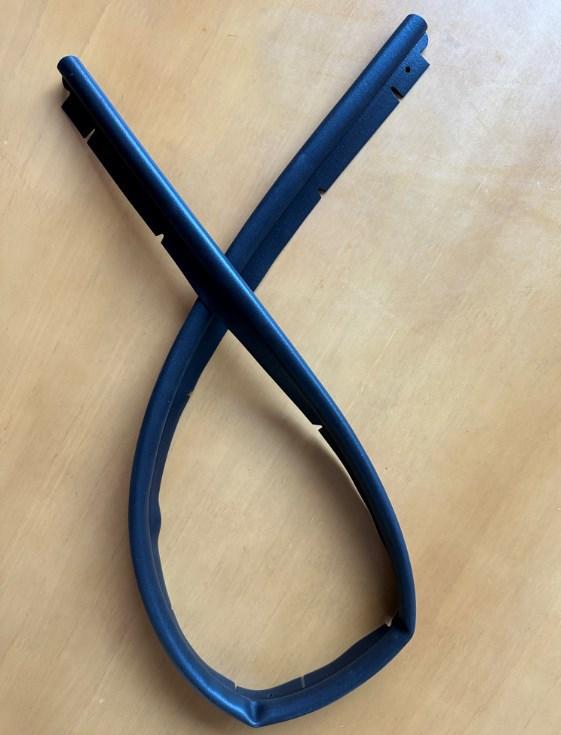 卡罗拉机盖密封条前 (2)