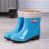 Botas de lluvia estilo chino hasta la mitad de la pantorrilla, para todas las estaciones, antideslizantes, impermeables, con suelas gruesas, de corte bajo, duraderas, forradas de felpa, adecuadas para uso en exteriores, y extra gruesas
