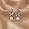 Brincos de Flor de Pérola Coreanos para Mulheres, Brincos de Luxo Leve e de Alta Qualidade, Estilo Novo, Moda de Nicho, Brincos Versáteis Venda por Atacado