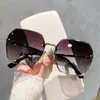 Gafas de Sol para Mujer 2025 Nuevas de Moda Tendencia para Rostro Grande Adelgazantes Sentido de Alto Nivel Protección UV Gafas de Sol Sin Marco
