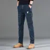 Jeans casuales de alta gama estilo americano de alta calle, ajustados, multibolsillos, para comercio exterior transfronterizo, disponibles en cuatro colores 2026