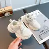 Novos Sapatos Infantis Outono 2026 para Meninos e Meninas, Sapatos Esportivos Respiráveis e Leves, Sapatos de Corrida Confortáveis Antiderrapantes para Crianças Maiores, Modernos
