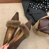 Primer Encuentro Temporada 2026 Nuevo Otoño Estilo Coreano Peludos Puntiagudos Bajos Zapatos de una Sola Pieza para Mujer Ocultos en Altura Zapatos de Commuting de un Paso
