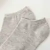 Venta al por mayor de fábrica calcetines de barco calcetines para hombre calcetines para niños de boca baja invisibles color liso negro blanco gris calcetines deportivos primavera verano otoño