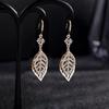Pendientes de hojas huecas con diamantes asimétricos de Dongdaemun, Corea del Sur, elegantes y personalizados, con borlas y gancho para la oreja para mujer