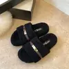 Pantuflas de felpa para mujer, tipo slip-on, para usar en exteriores, adecuadas para combinar con faldas, pantuflas de algodón con hebilla metálica, nuevo modelo Otoño/Invierno 2026