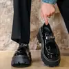 Sapatos Mocassins de Cabeça Grande e Sola Grossa para Aumento de Altura Sapatos Derby com Fivela de Metal Marca da Moda Celebridade da Internet Brilhantes Sapatos Casuais de Negócios