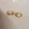 Brinco de Argola de Diamante Elegante Estilo Coreano Distintivo Moda Simples Versátil Design com Senso de Estilo Ins Joia de Orelha para Mulheres