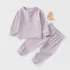 Conjunto de Roupa para Bebê para Outono e Inverno, Conjunto de Manga Longa Listrado Sem Costura, Pijama Fofo e Confortável para Bebê, Conjunto de Duas Peças para Casa