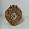 Porta-Retrato Decorativo Ornamento de Mesa Estilo Francês Sala de Estar Quarto Arranjo de Cabeceira Pintura Pendurada Moldura Especial para Sofá Porta-Retrato 8K
