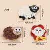 Botão de crochê de lã feito à mão, tricô de crochê, pingente de boneca de ovelhinha, kit de material DIY, botão decorativo para suéter de cardigã