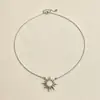 [Ciudad de Rizhao] Collar retro francés de rayos de sol con pedrería microincrustada y cadena para clavícula con tótem de sol romano para mujer